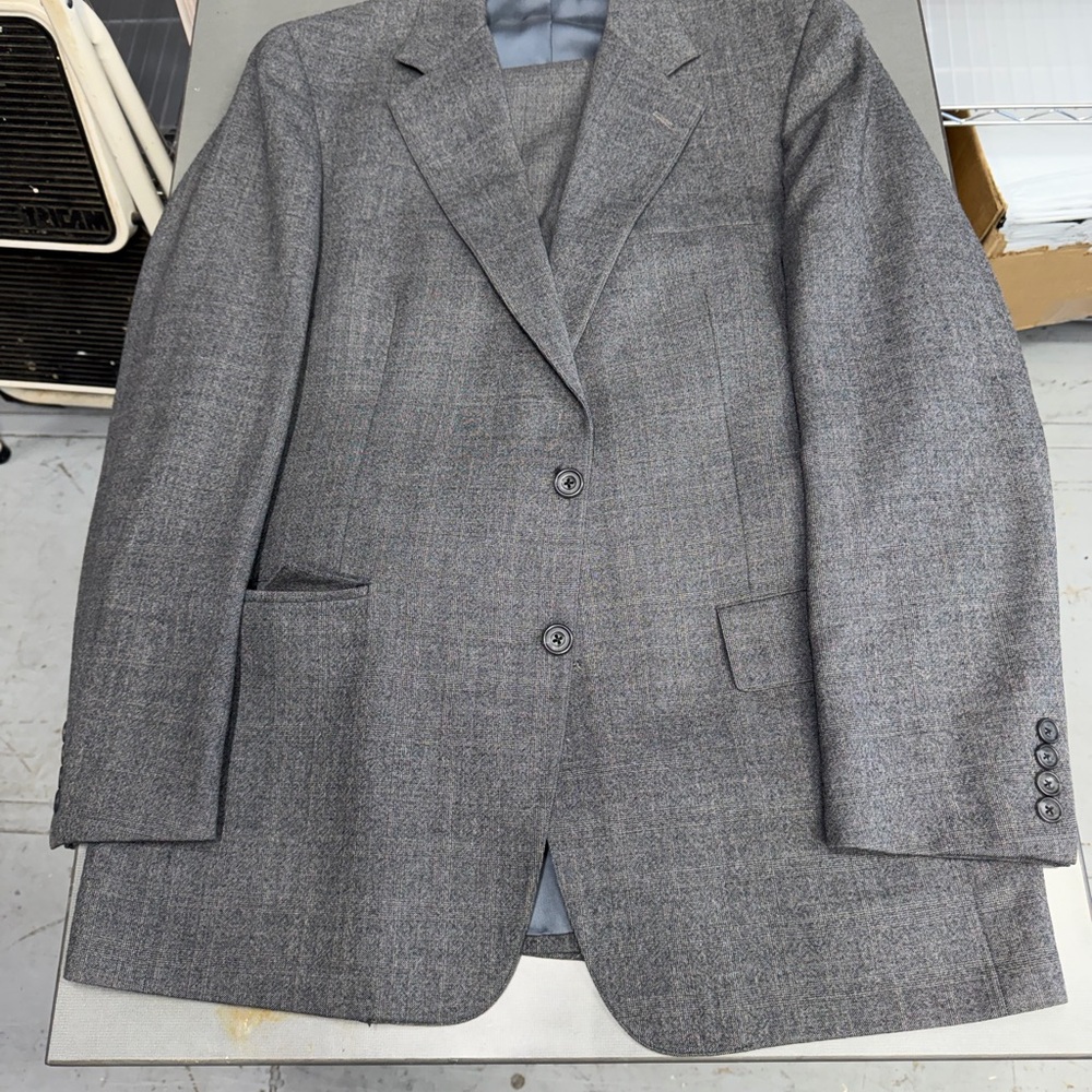 Assorted Men's Suits Collection (42Reg 36x29) - Picture 4 of 16